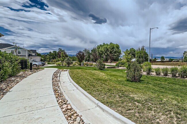 Building Photo - West Longmont Townhome!