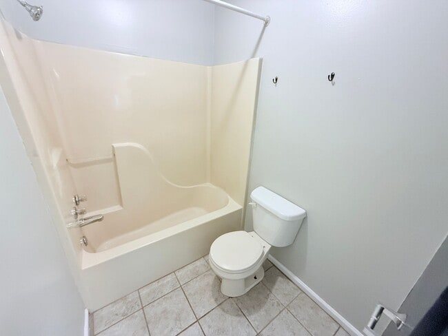 Building Photo - 1001 Creekside Pl