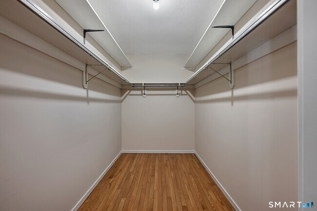 Building Photo - 17 Maple Ln