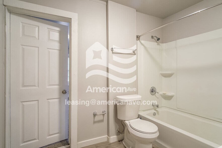 Building Photo - 212 N Walnut Ave