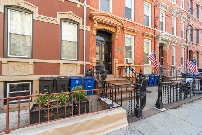 Building Photo - 1234 Park Ave