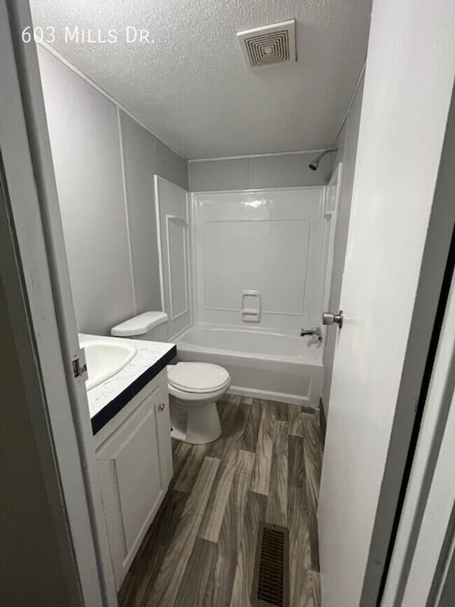 Building Photo - 603 N Mills Dr