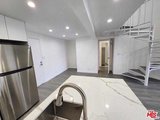 Building Photo - 1440 Veteran Ave