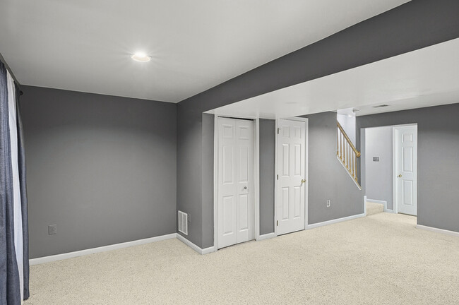 Building Photo - 1 Lanhill Ct