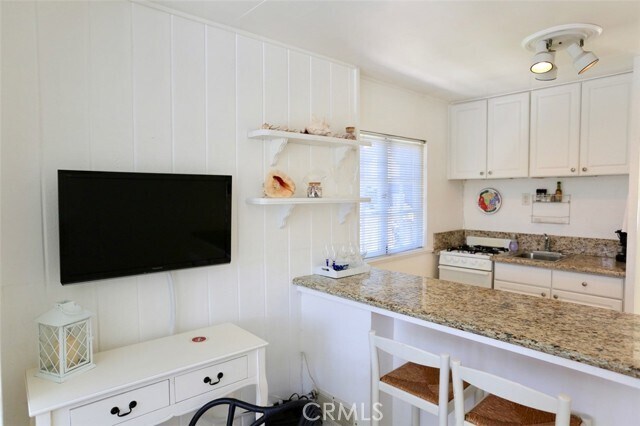 Building Photo - 460 St Ann's Dr