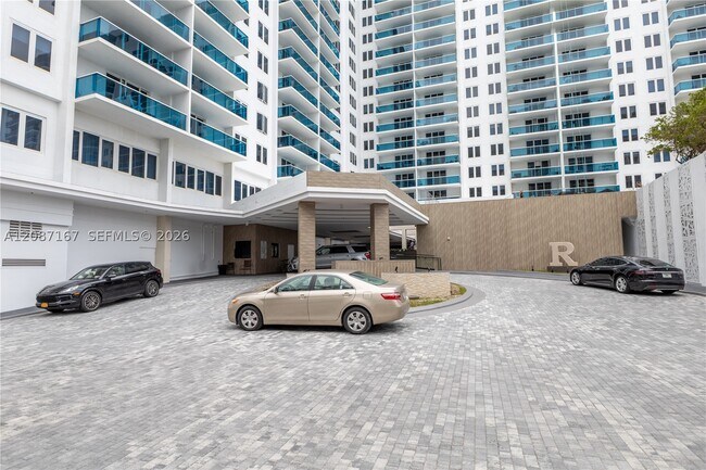 Building Photo - 2301 Collins Ave
