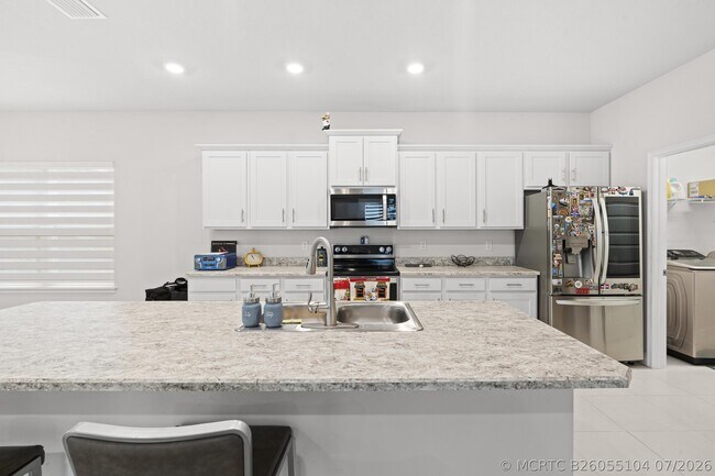 Building Photo - 692 NE Turtleback Trail