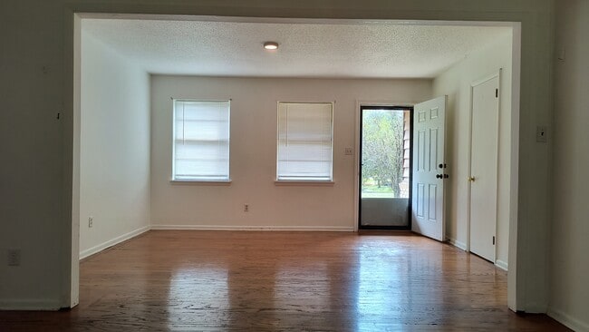 Building Photo - 1205 Ruby Dr