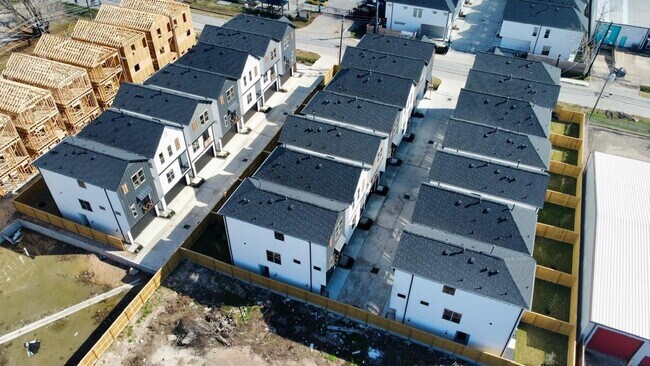 Building Photo - 1931 Johanna Dr