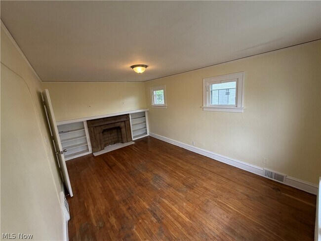 Building Photo - 13504 Rexwood Ave