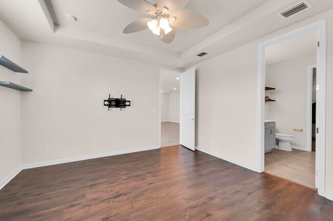 Building Photo - 680 SE Villandry Way