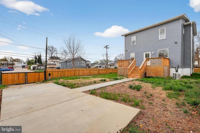 Building Photo - 2932 Yost Pl NE