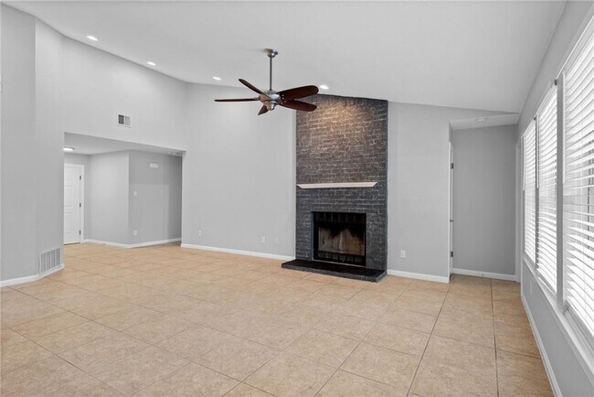 Building Photo - 1904 Dayflower Trce