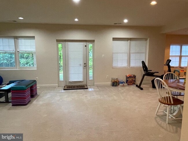 Building Photo - 6915 Bonheim Ct