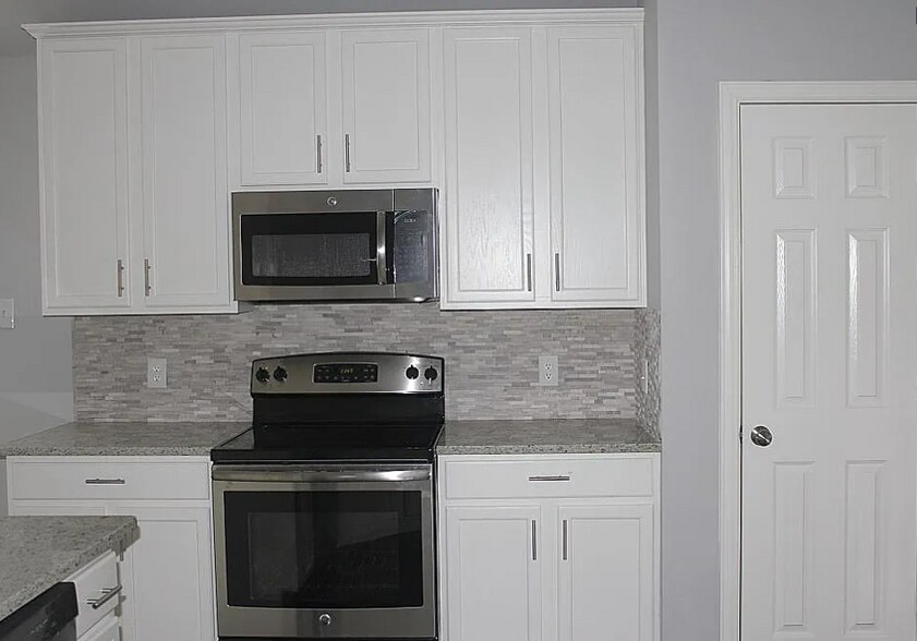 Building Photo - 2616 Cascade Cove Dr