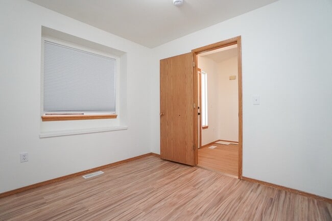 Building Photo - 231 N Paradise Ave