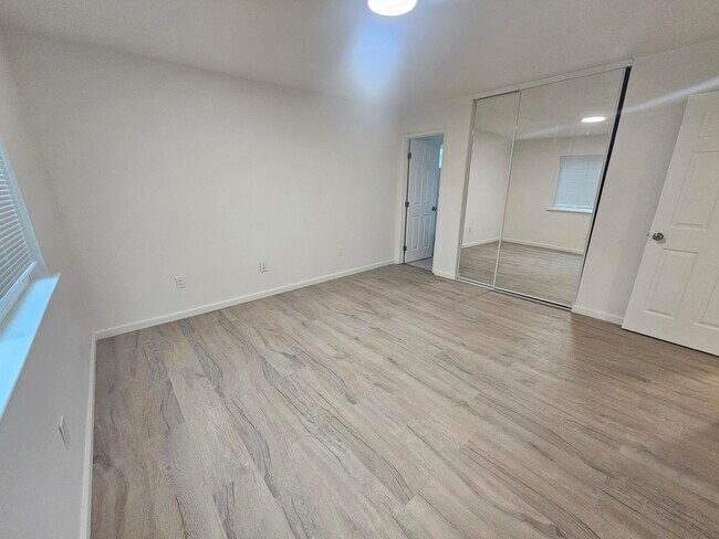 Building Photo - 2253 Hamlin Dr