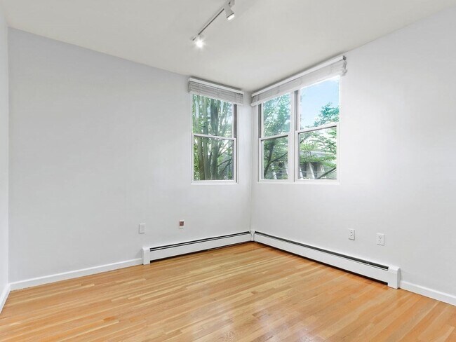Building Photo - 336 Harvard St