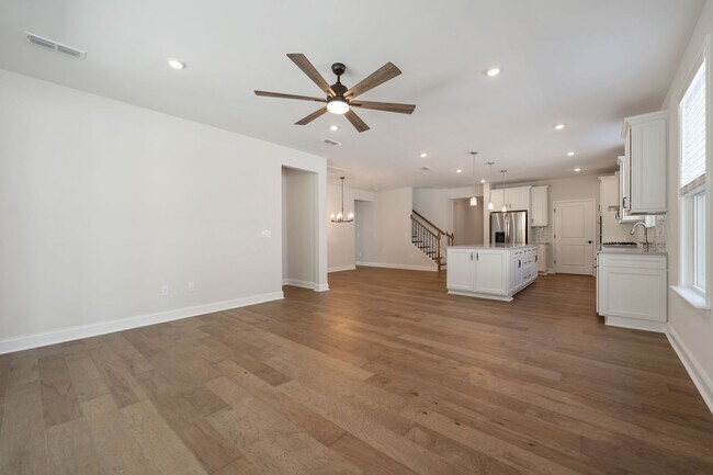 Building Photo - 55+ Del Webb community in Fuquay Varina with tons of amenities! -Available Now!