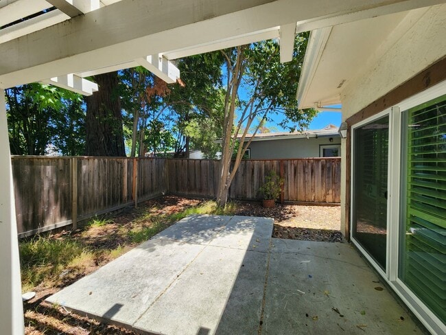 Building Photo - Redwood city townhouse