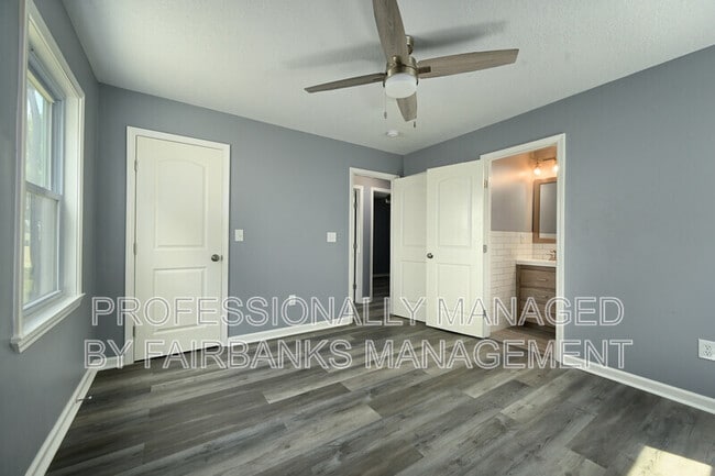 Building Photo - 6405 E 150th St