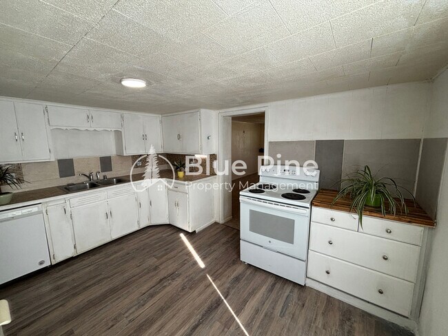 Building Photo - 730 10th St