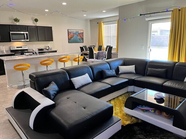 Building Photo - 4 Bedroom 2.5 Bathroom 2 Story Single Family Home