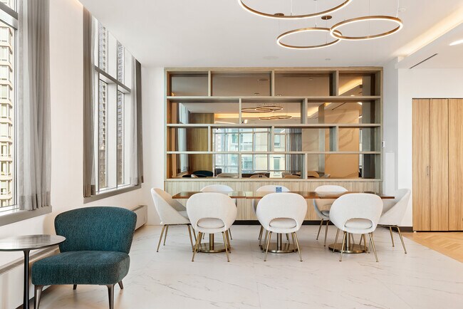 Interior Photo - 4705 Center Boulevard