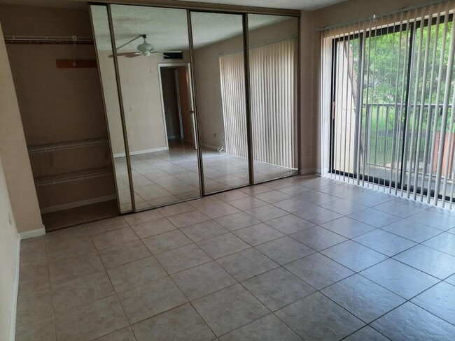 Building Photo - 1440 N Lawnwood Cir