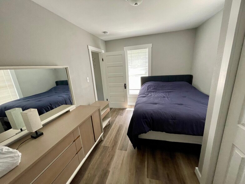 Building Photo - 601 Day St