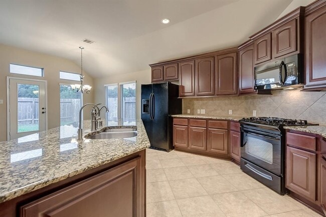 Building Photo - 5615 Stoneridge Ct