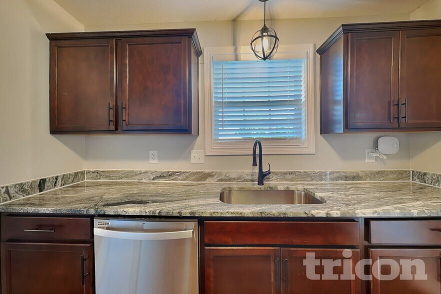 Building Photo - 2945 Lancelot Ln