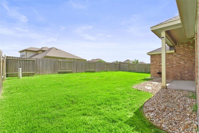 Building Photo - 15606 Kensington Bluff