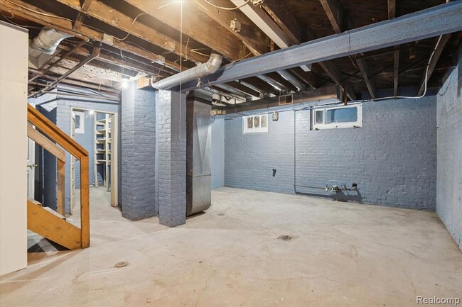 Building Photo - 5421 Toledo St