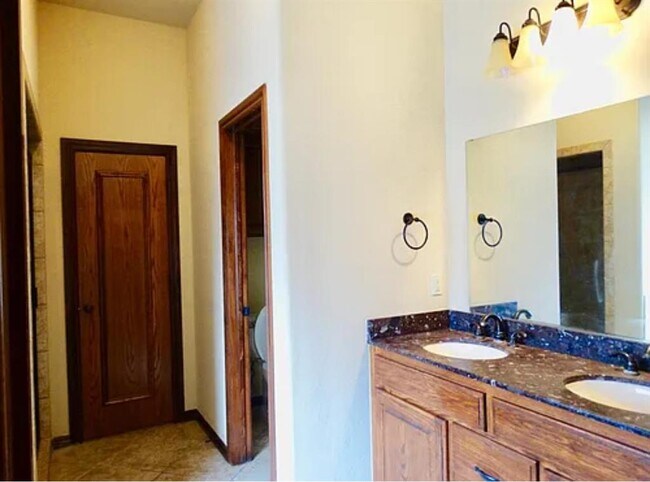 Building Photo - 11208 SW 38th St