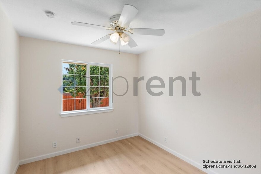 Building Photo - Unit