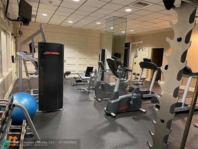 Building Photo - 1900 S Ocean Blvd