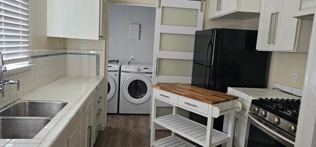 Building Photo - 2749 S Sepulveda Blvd