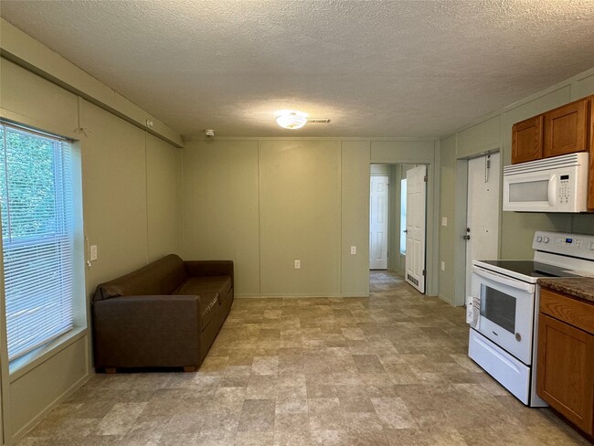 Building Photo - 45 Whippoorwill Ln
