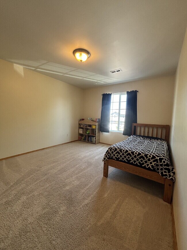 Building Photo - Charming 3-Bedroom  2.5 Bath retreat in Be...