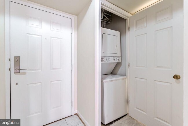 Building Photo - 1200 Braddock Pl