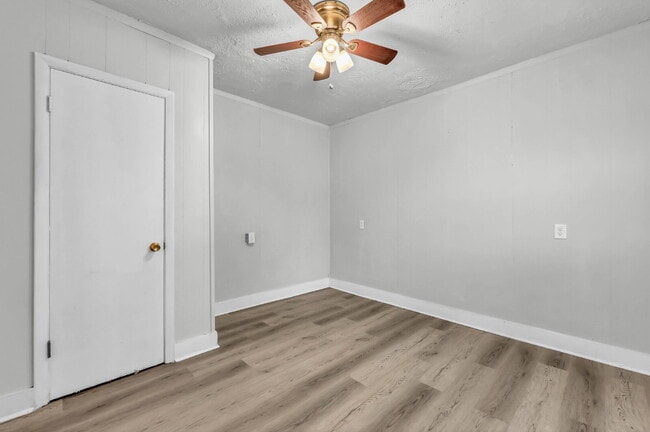 Building Photo - Charming 2-bedroom, 1-bath near downtown Clarksville!