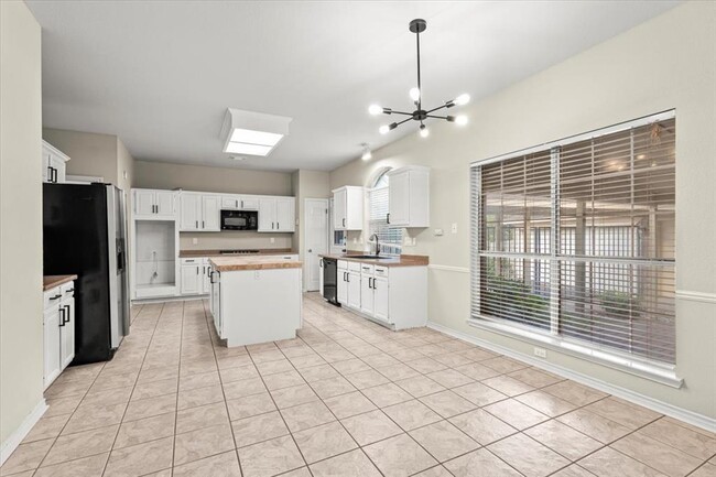 Building Photo - 5916 Rickerhill Ln