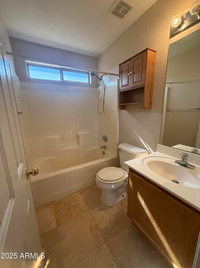 Building Photo - 1266 W Kingbird Dr