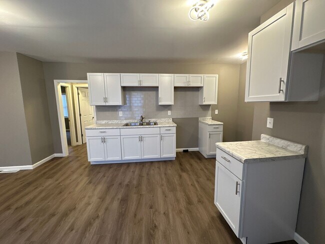 Building Photo - 6302 W Medford Ave