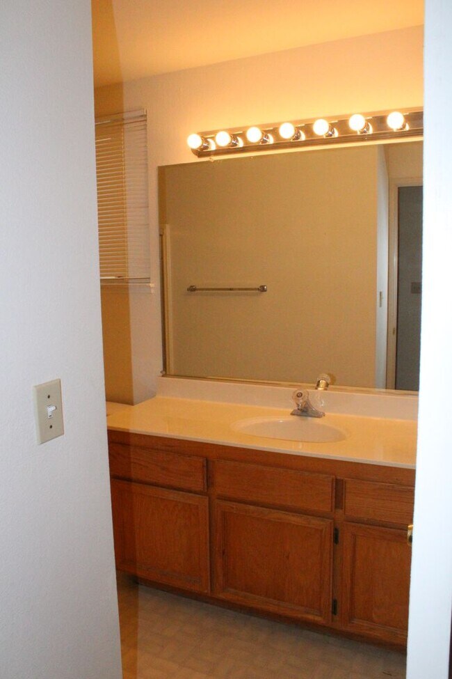 Building Photo - Waterfront Townhome In Pittsburg with Dock...
