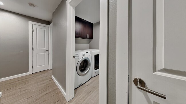 Building Photo - 1105 S Woodlawn St