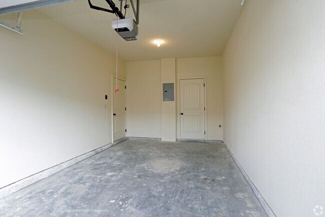 Building Photo - Eagle Creek Townhomes — Freshly Updated & Move-In Ready