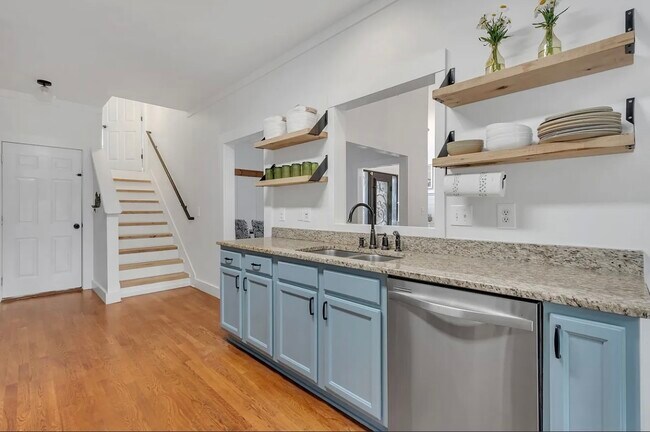 Building Photo - 2779 Landcashire Ct