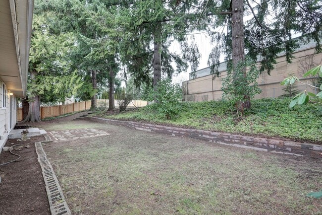 Building Photo - Charming Rambler Available in Perfect Newcastle Location - Move-in Ready!